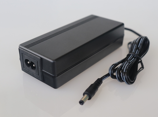 24v 3a-stroomadapter IEC61558 gecertificeerde schakelstroomvoorziening voor bureaublad